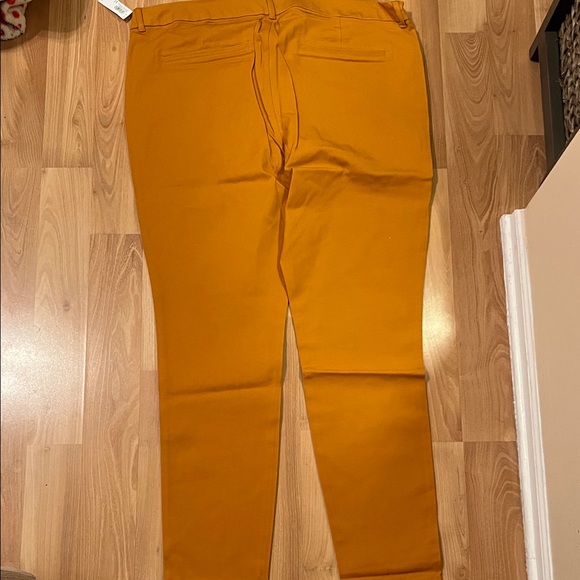 Old Navy New Stylish mustard yellow pants.
Plus size tall size 20. - Picture 6 of 6
